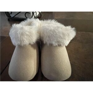 Old Navy Tan Slippers with White Fur 6-12 months